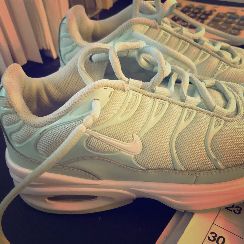 Kids sneakers